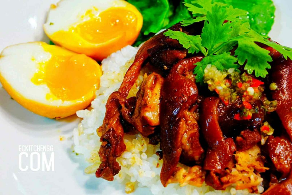 Thai Style Braised Pork Leg on Rice (Khao Kha Moo ข้าวขาหมู)