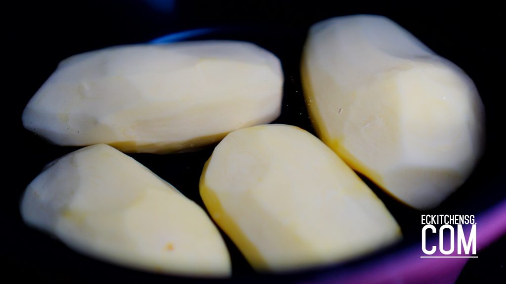 The French Mashed Potato with A Cheesy Twist (Pommes Aligot)